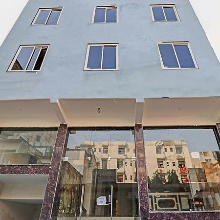 Townhouse Tark Inn Нью-Делі Екстер'єр фото