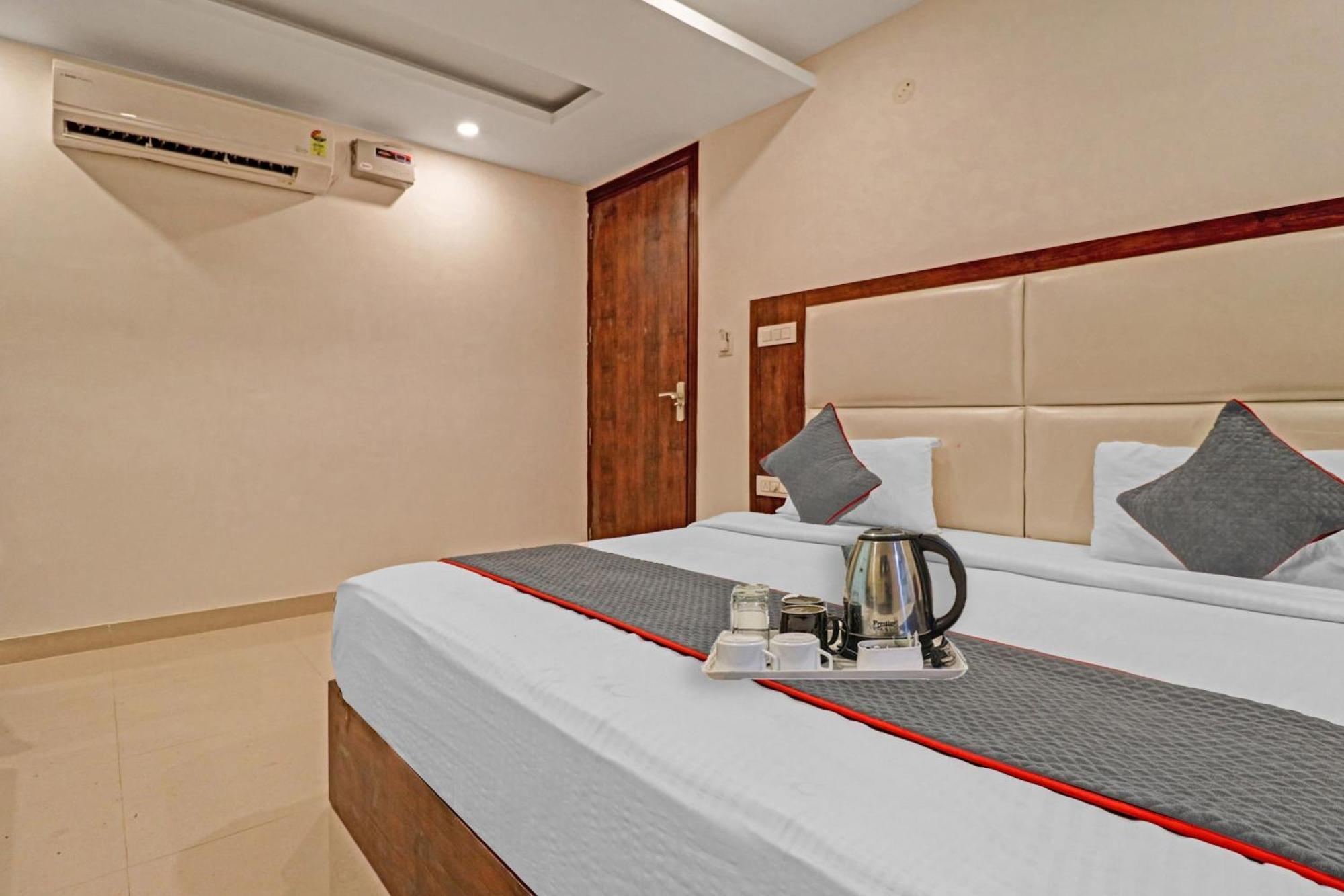 Townhouse Tark Inn Нью-Делі Екстер'єр фото