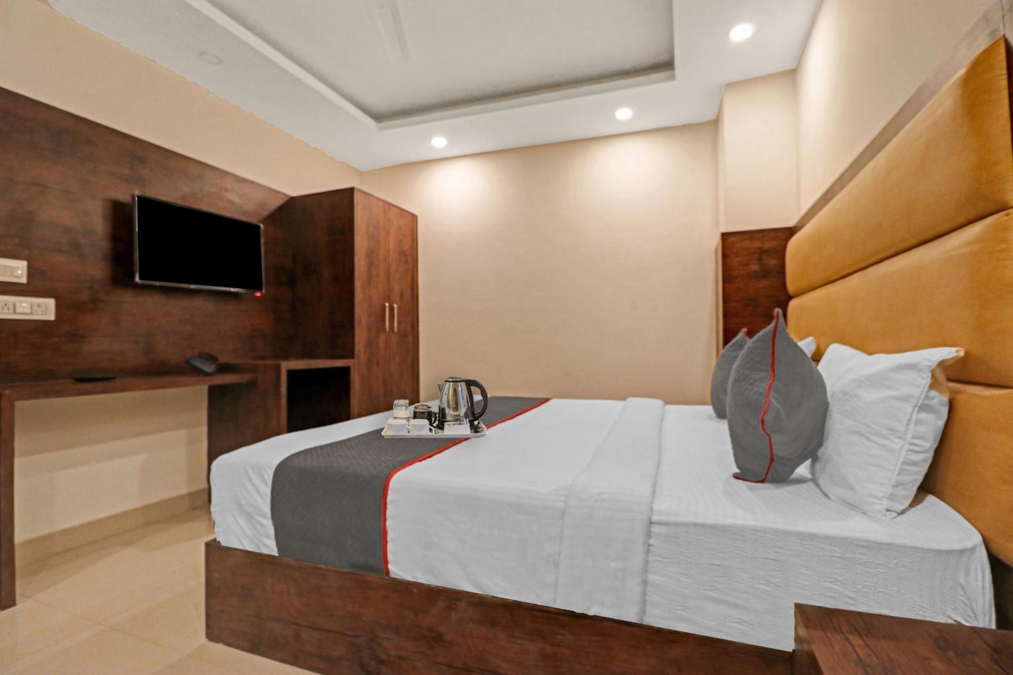 Townhouse Tark Inn Нью-Делі Екстер'єр фото