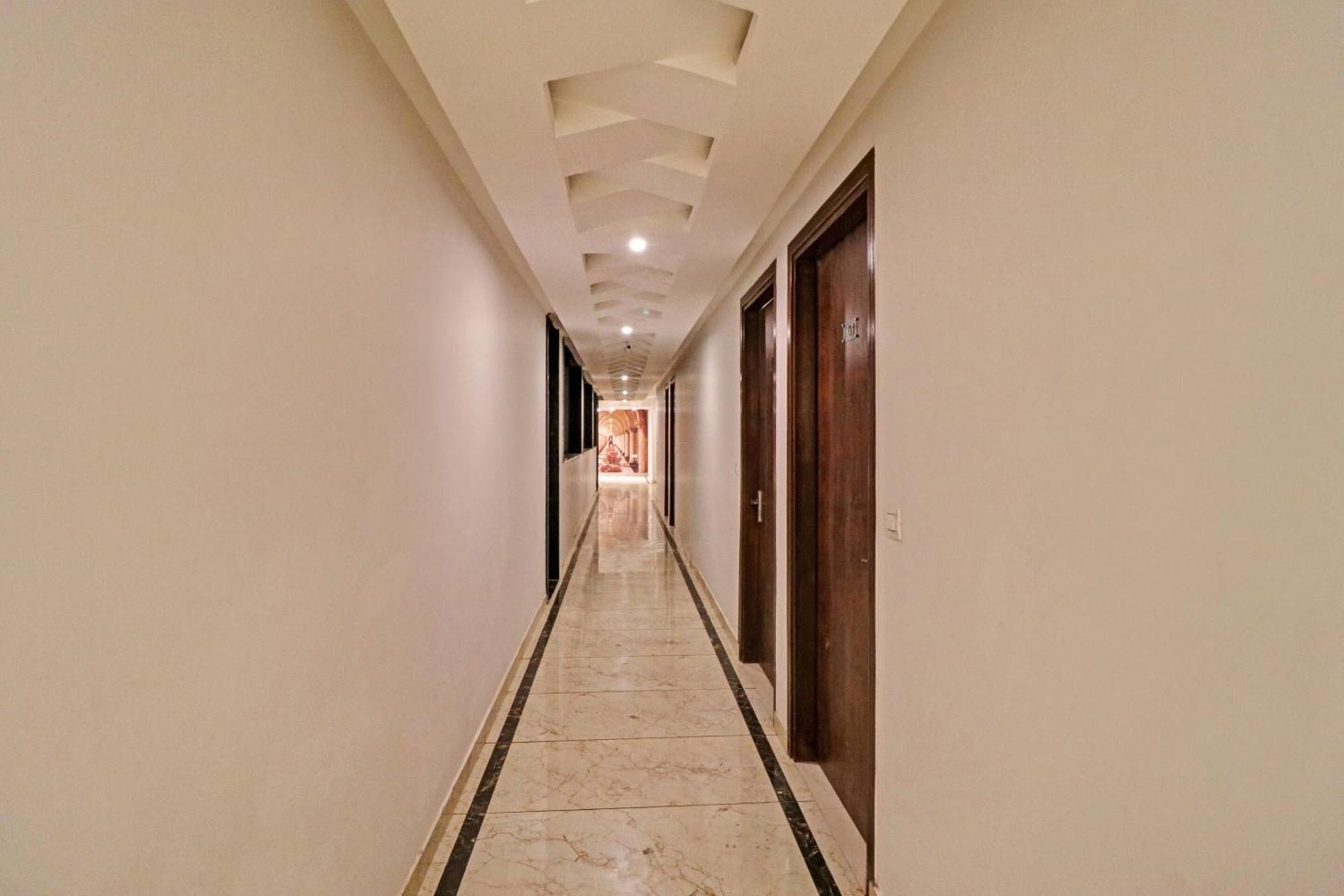 Townhouse Tark Inn Нью-Делі Екстер'єр фото