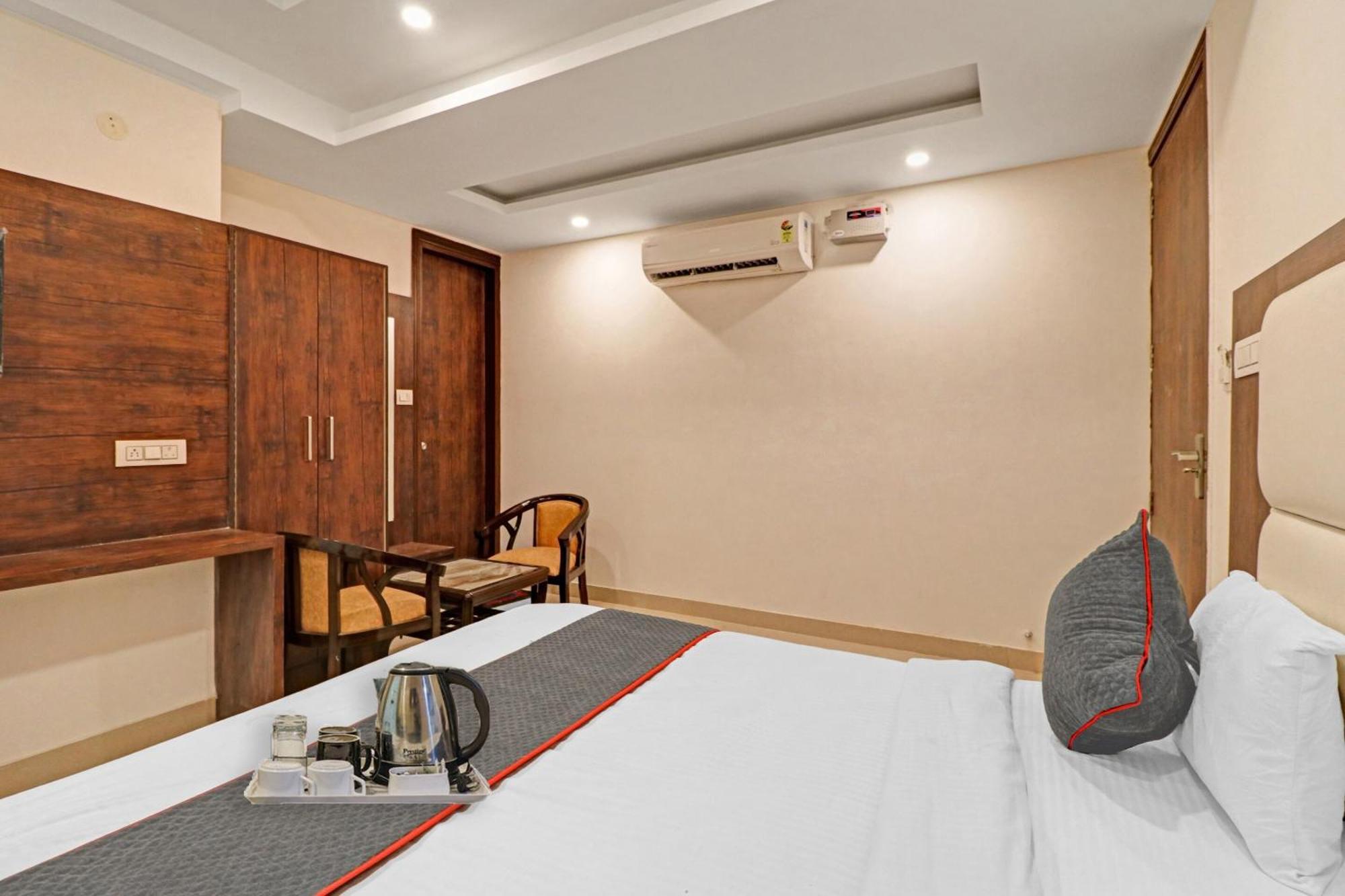 Townhouse Tark Inn Нью-Делі Екстер'єр фото