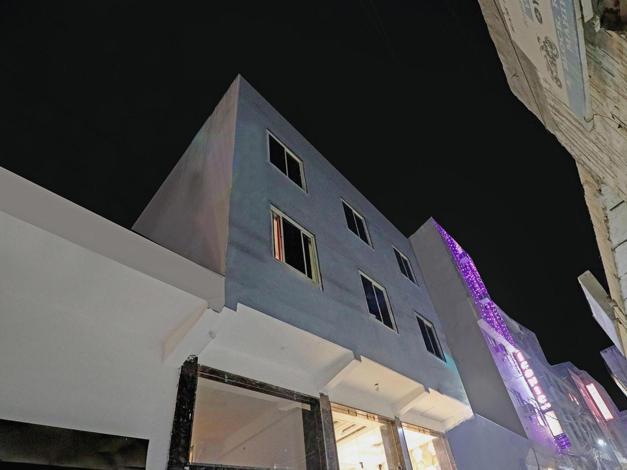 Townhouse Tark Inn Нью-Делі Екстер'єр фото