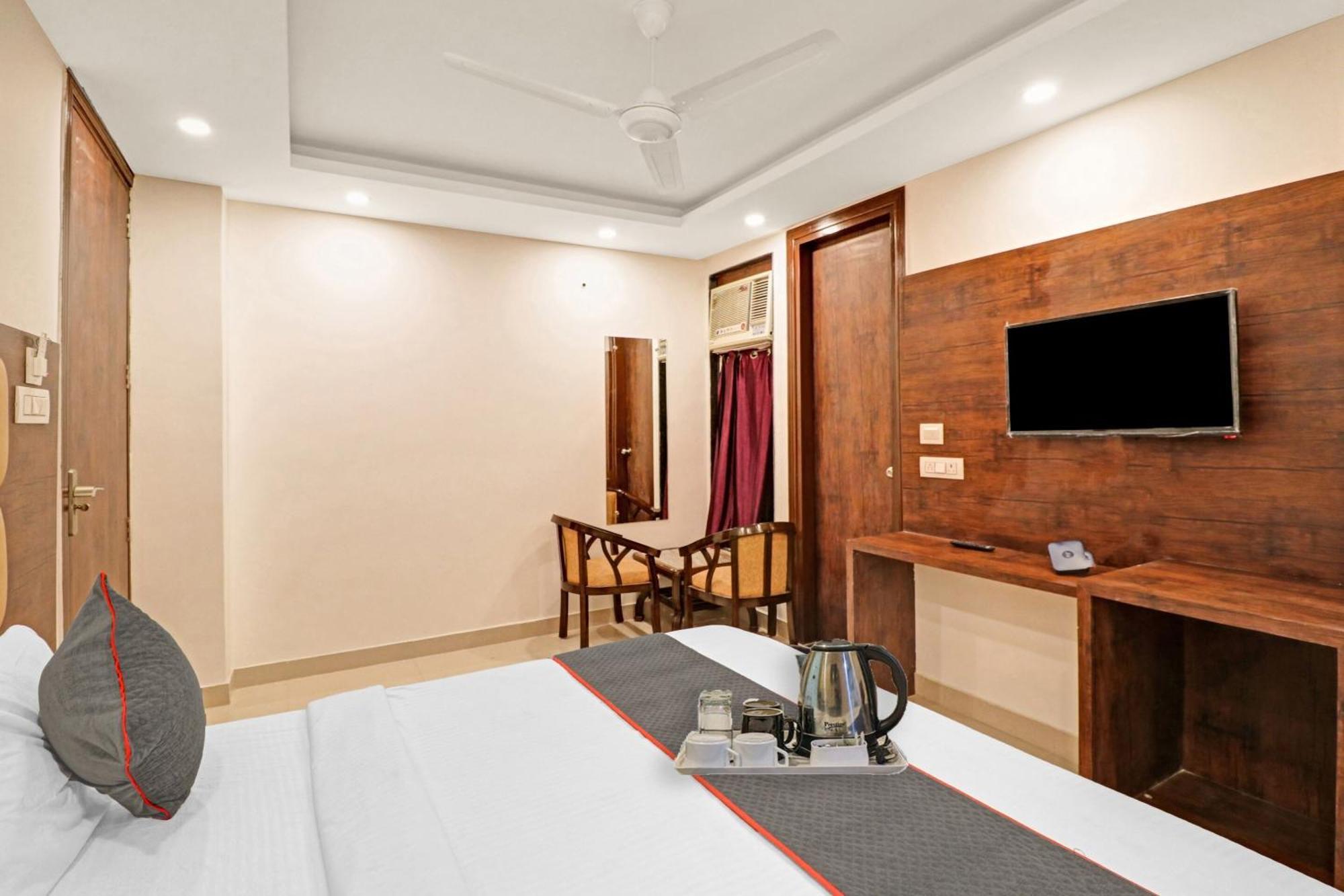 Townhouse Tark Inn Нью-Делі Екстер'єр фото