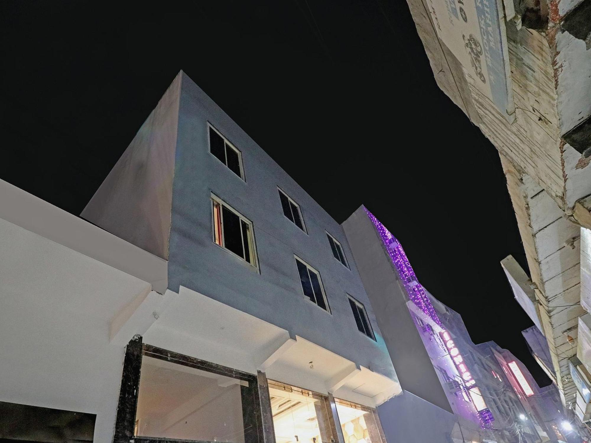 Townhouse Tark Inn Нью-Делі Екстер'єр фото