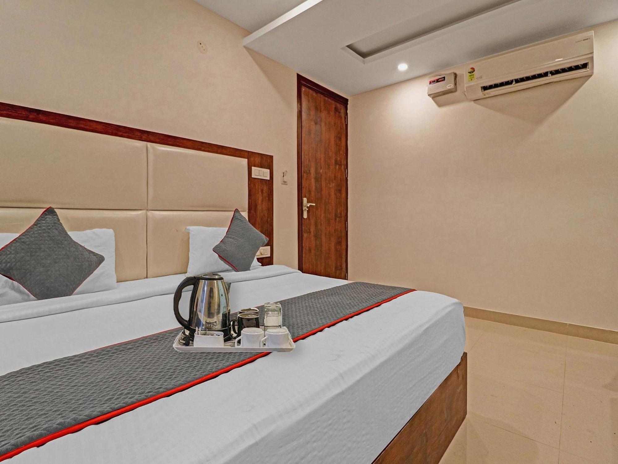 Townhouse Tark Inn Нью-Делі Екстер'єр фото